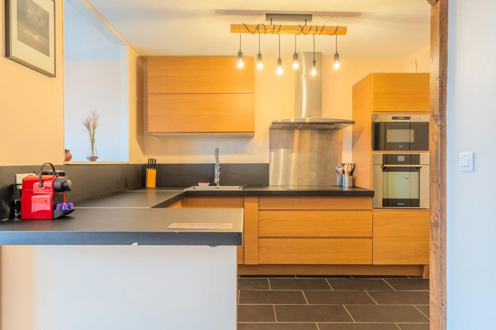 2 Bedroom With Balconies & Private Parking Apartment