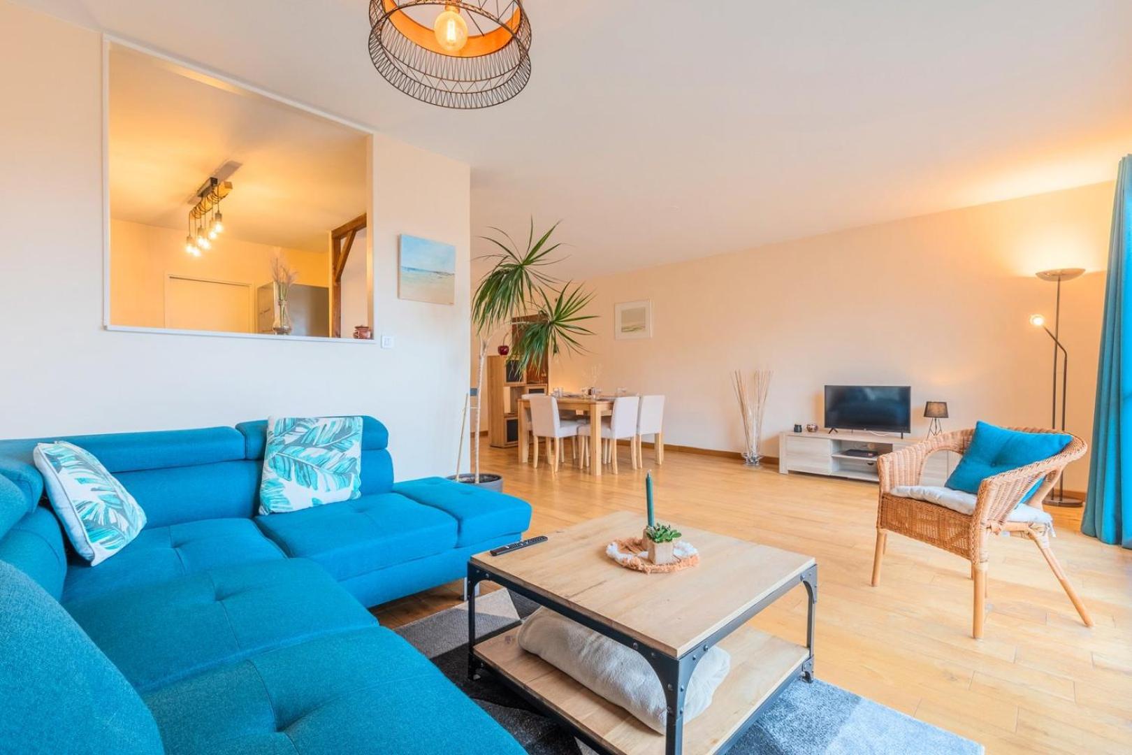 2 Bedroom With Balconies & Private Parking La Madeleine (Nord)