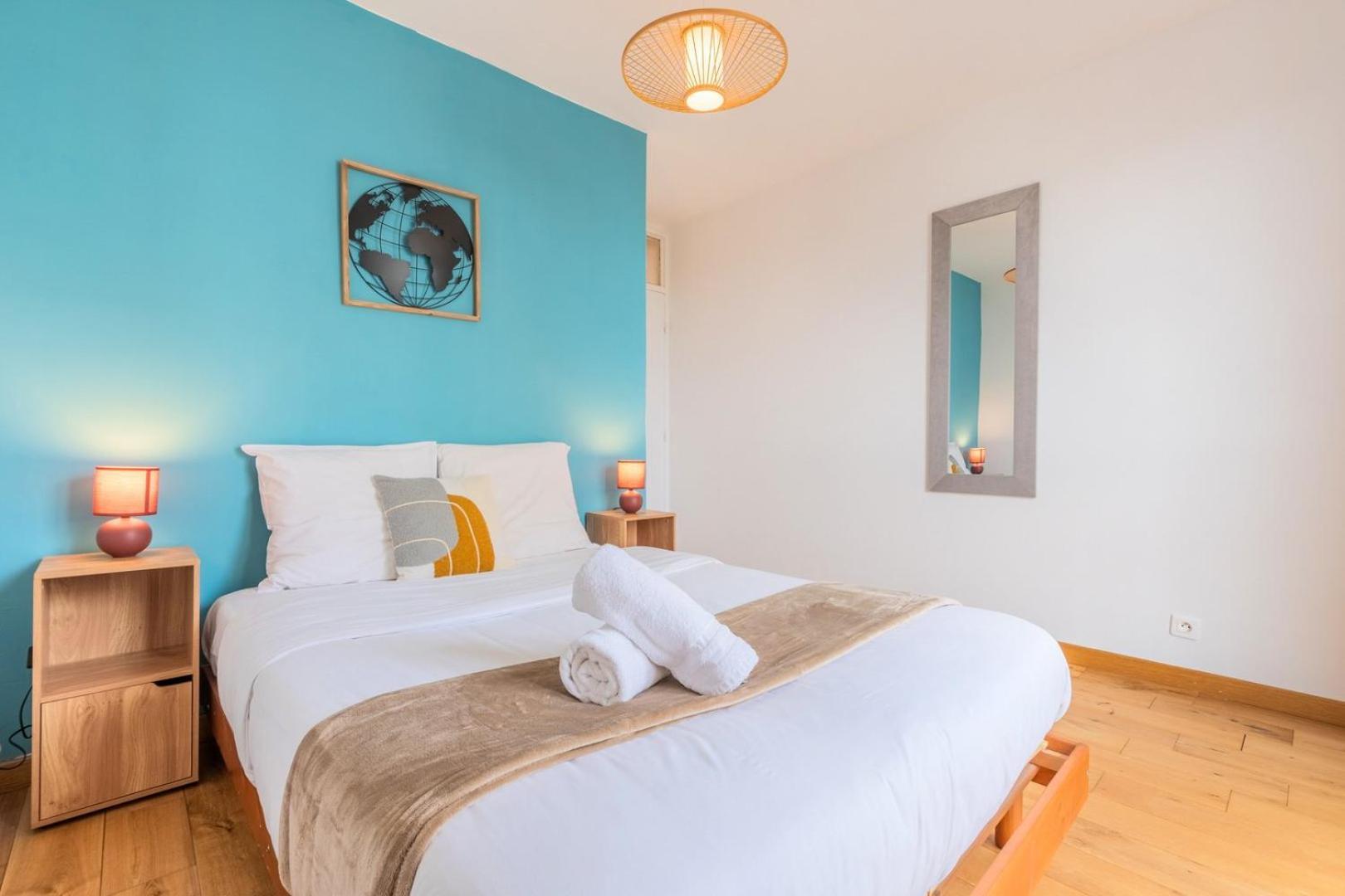 2 Bedroom With Balconies & Private Parking Apartment