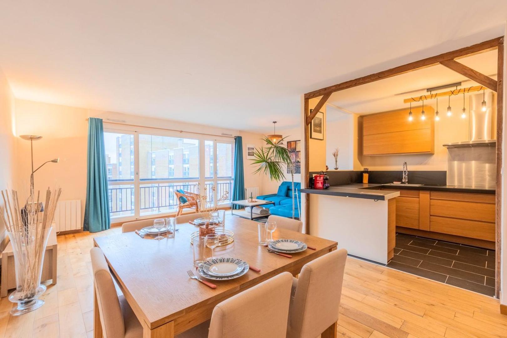 2 Bedroom With Balconies & Private Parking Apartment