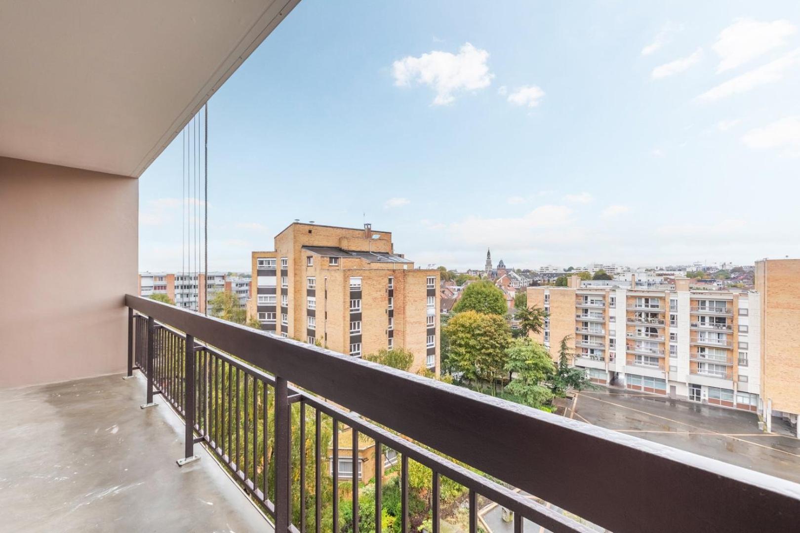 Apartment 2 Bedroom With Balconies & Private Parking La Madeleine (Nord)