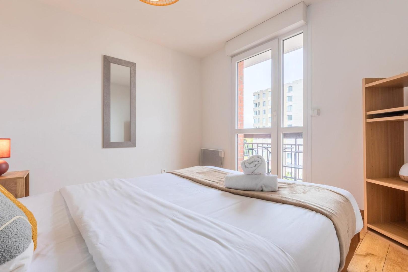2 Bedroom With Balconies & Private Parking La Madeleine (Nord)