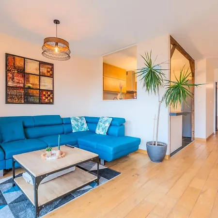 2 Bedroom Apartment With Balconies & Private Parking La Madeleine  Exterior photo