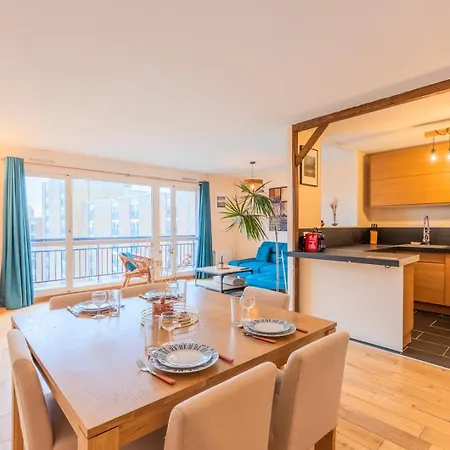 2 Bedroom Apartment With Balconies & Private Parking La Madeleine  Exterior photo