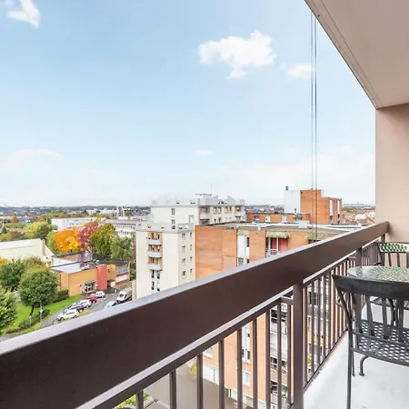 2 Bedroom Apartment With Balconies & Private Parking La Madeleine  Exterior photo