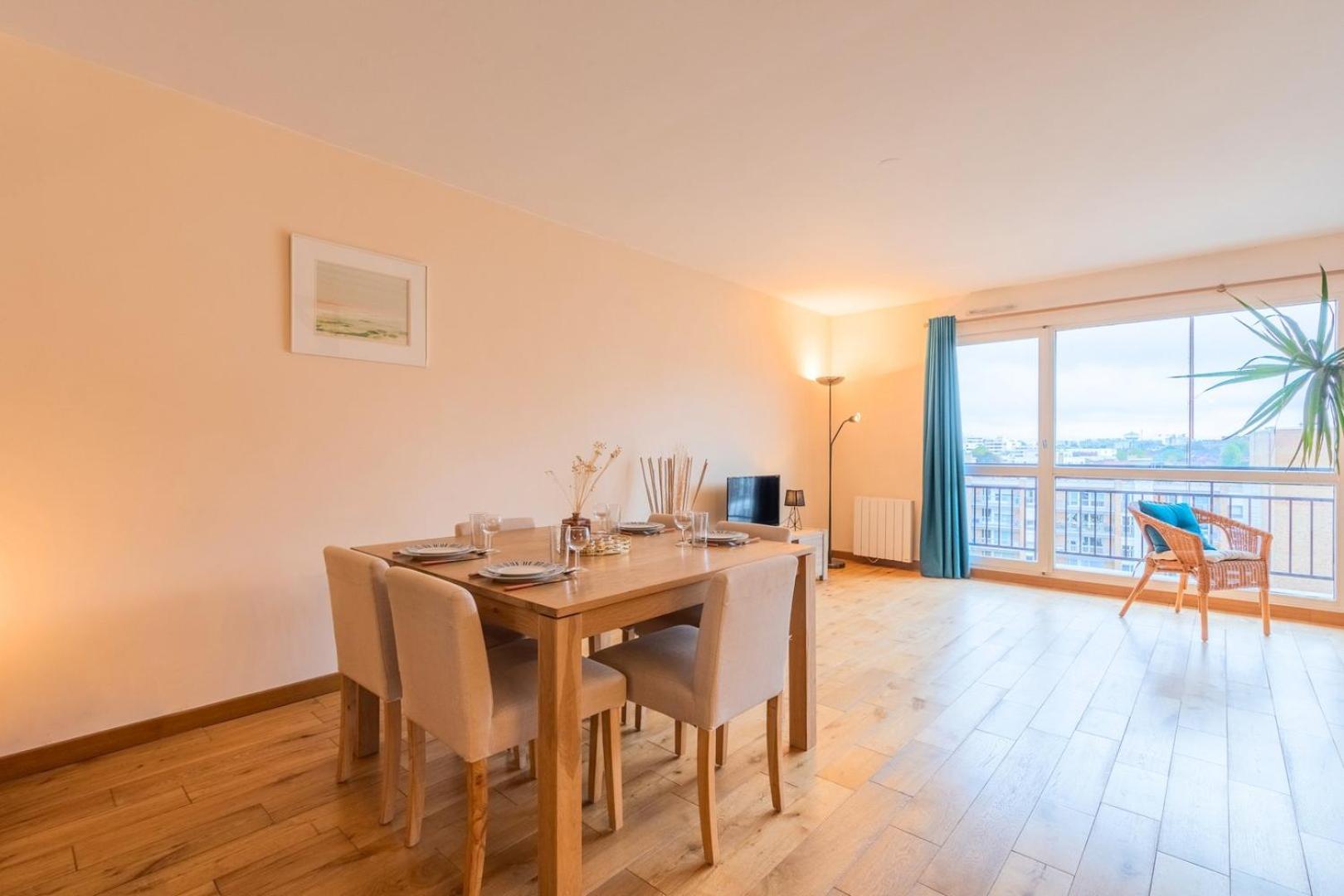 Apartment 2 Bedroom With Balconies & Private Parking La Madeleine (Nord)