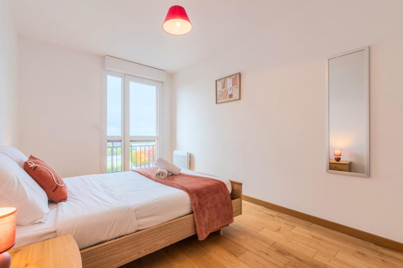 Apartment 2 Bedroom With Balconies & Private Parking La Madeleine (Nord)