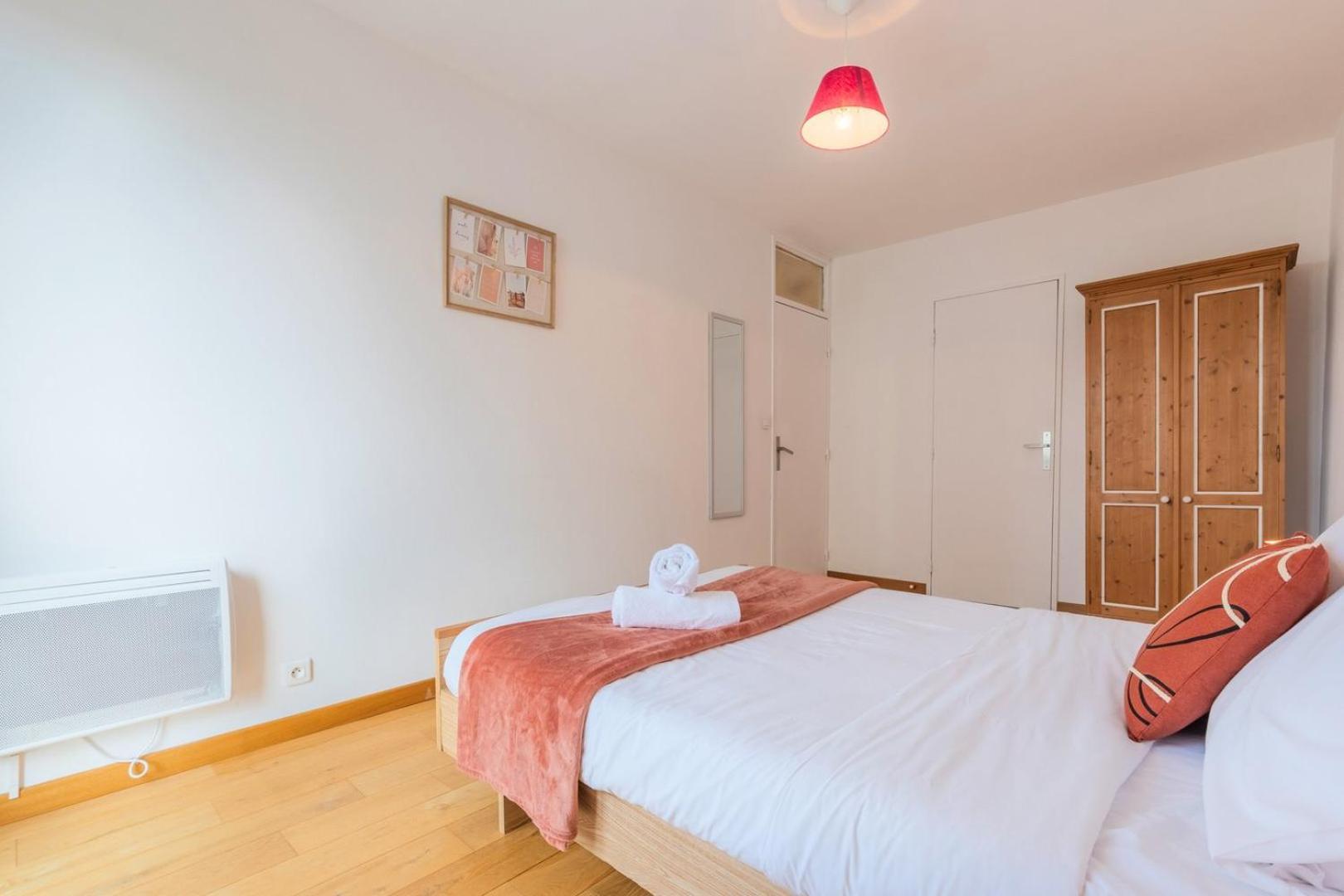2 Bedroom With Balconies & Private Parking Apartment